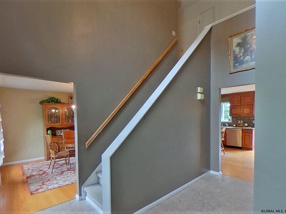 5th image of 19 Glenmar Dr