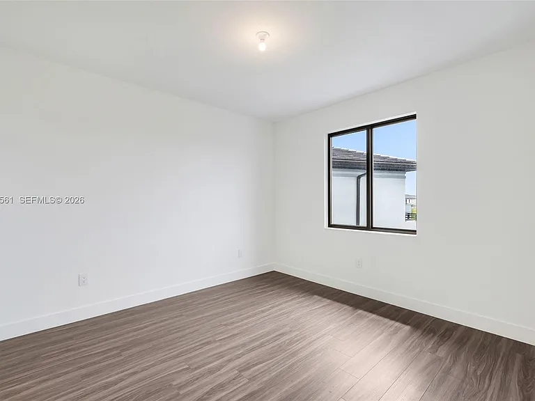 19749 NE 16th Pl — Photo 36