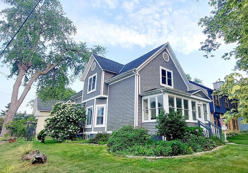 1st image of 202 Grand AVENUE