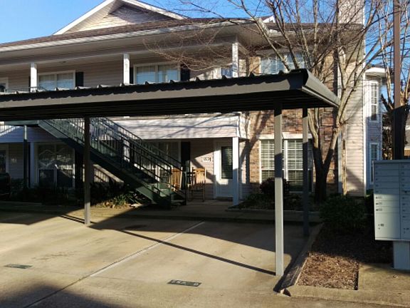 2nd image of 553 Versailles Blvd #553-D