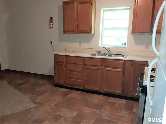 5th image of 808 W Willow St