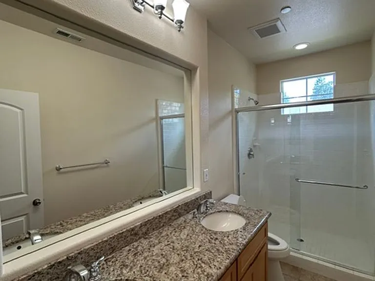 1217 Jennings Ave — Photo 6