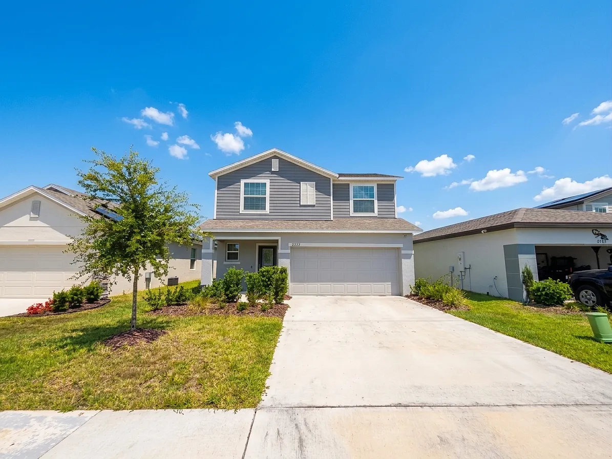 4 bed, 2.5 bath, 2123 sqft, $2,300 — Photo 2