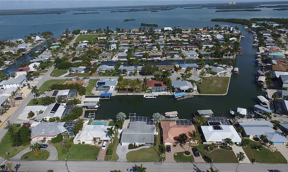 1st image of 5 Fairview Blvd