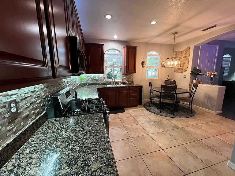 2834 Stonegate Dr — Photo 2