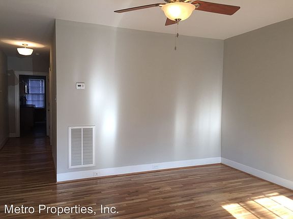 3rd image of 3020 Park Ave Lowr A