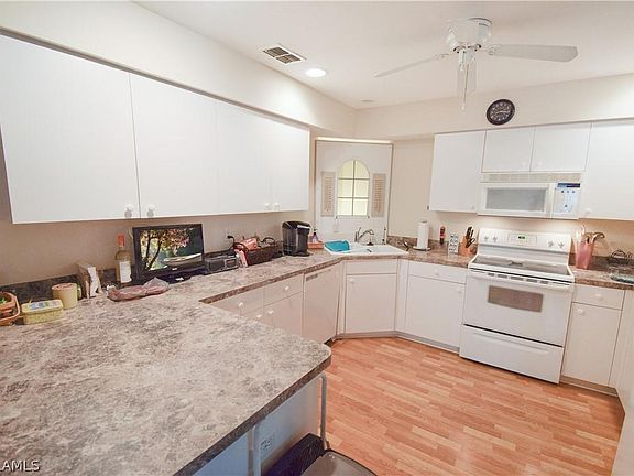 3rd image of 10622 Windsmont Ct