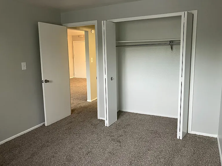 Valley York Apartments — Photo 23