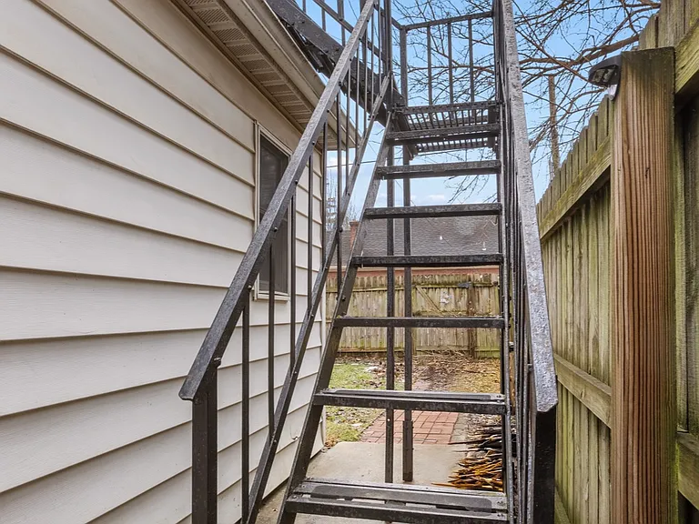 138 E James St #2 — Photo 9