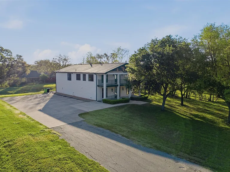 1905 Dowling Dr — Photo 47