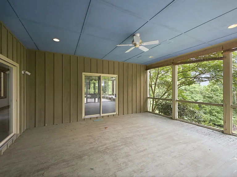 5612 Stanford Ct — Photo 24