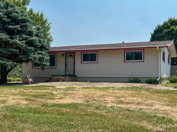 1812 Elm St, Dakota City, NE 68731