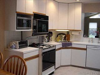 4th image of 29 Sullivan Dr