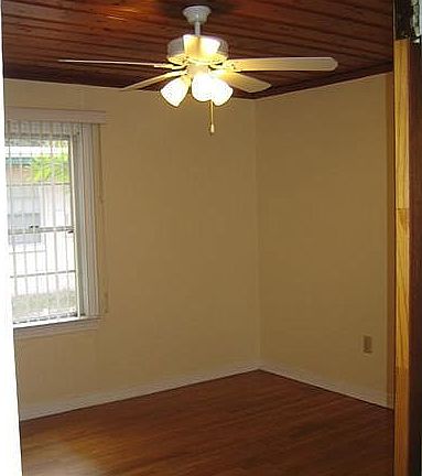 3rd image of 410 E Gore St