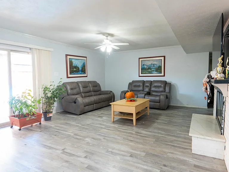 8512 Londonderry Ln — Photo 4