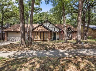 3033 Scenic Hills Ct, Bedford, TX 76021
