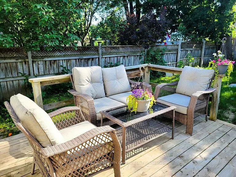 20 Mowat Cres #UPPER — Photo 31