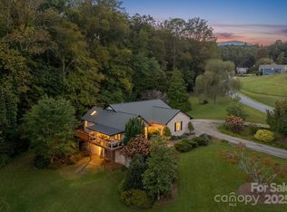 26 Harris Rd, Fairview, NC 28730