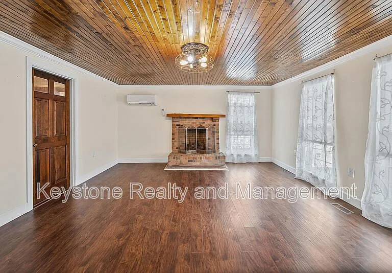 1340 Donelson Pkwy — Photo 3