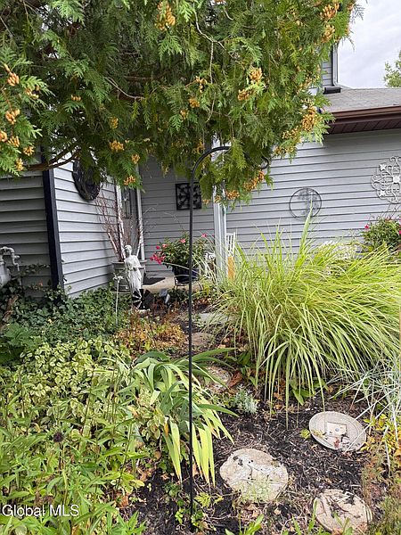 5th image of 102 Meadowbrook Drive