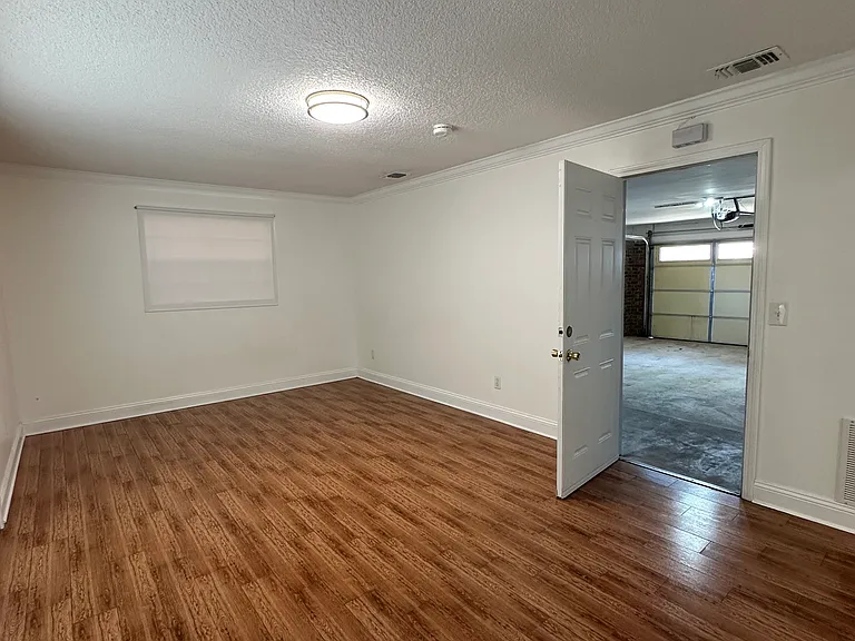 1661 Bartlett Ave — Photo 2