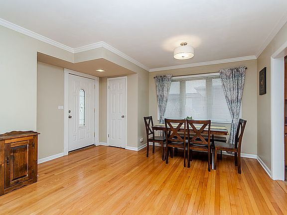 4th image of 2329 Mayfair Ave