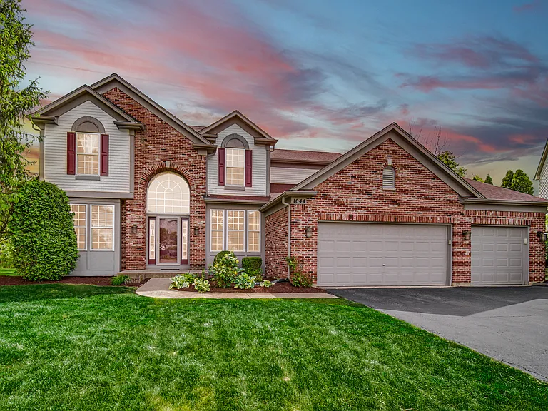 1044 Oakhill Dr — Photo 4