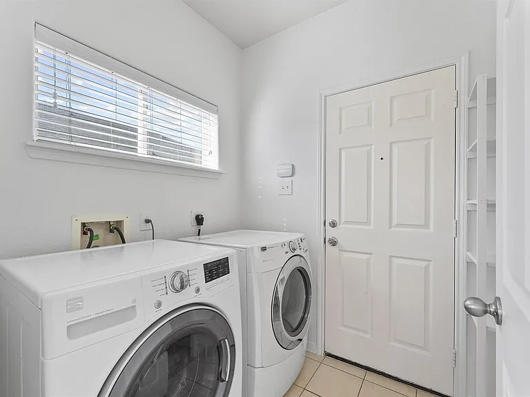 4423 Garden Ridge Ct — Photo 29