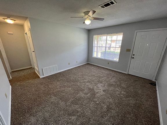 4th image of 405 Schubert Dr APT D