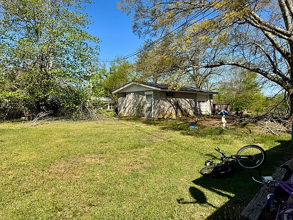 3rd image of 200 Windham Dr