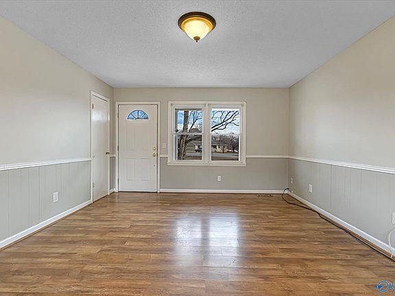 5th image of 104 Whispering Winds Dr