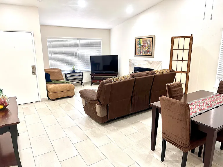 10650 Harmony Dr — Photo 2