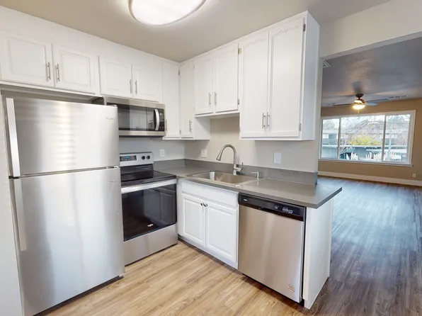 Holiday Gardens Apartments