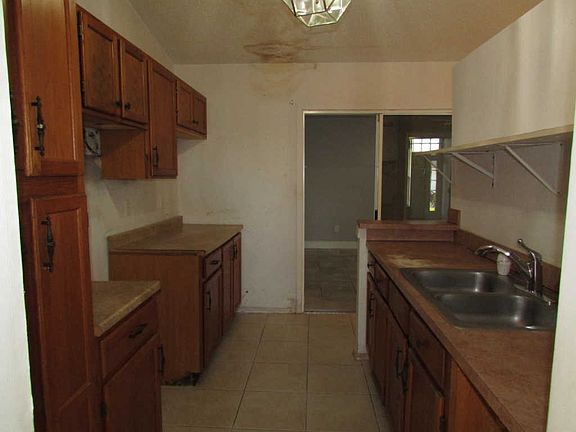 4th image of 982 SW Dubois Ave