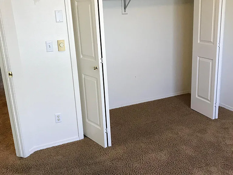 2140 Elizabeth Blvd #19D — Photo 7