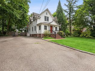 907 Richmond Rd, East Meadow, NY 11554