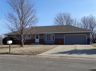 304 Sioux Dr, Ozawkie, KS 66070