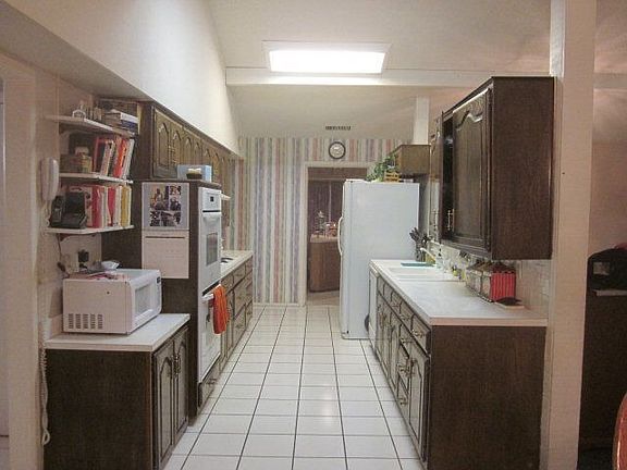 4th image of 75 Twin Oaks Cir