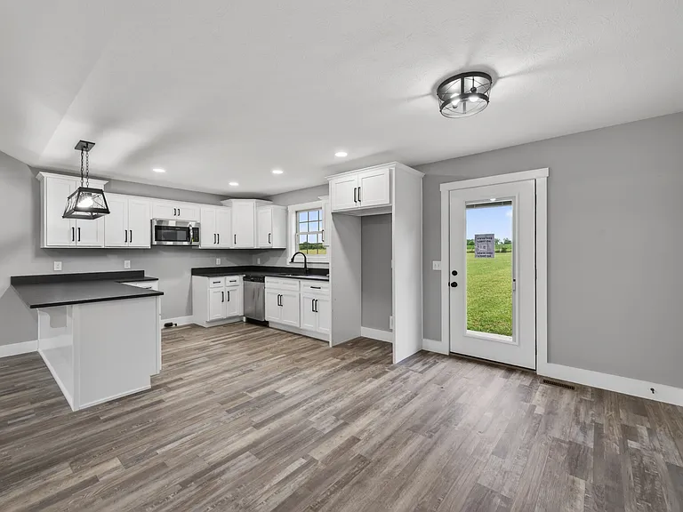 10299 Smiths Grove Scottsville Rd — Photo 11