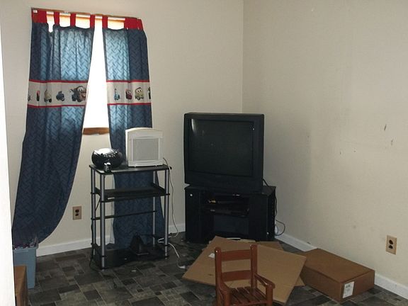 3rd image of 25 Howerton Ln