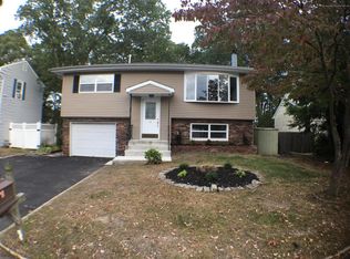 3 Frankies Ln, Toms River, NJ 08753