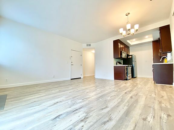 3rd image of 1130 Rexford Dr #2A