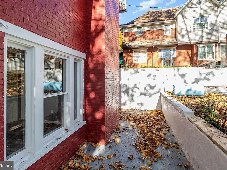 1515 Cameron Ter — Photo 6