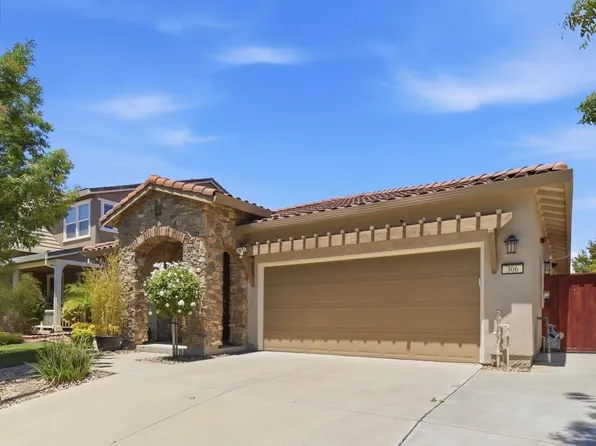 306 Crimson Cir, Vacaville, CA 95687