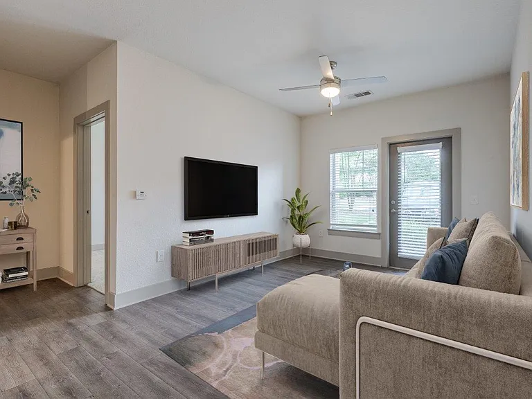 Haywood Reserve Apartment Homes — Photo 4