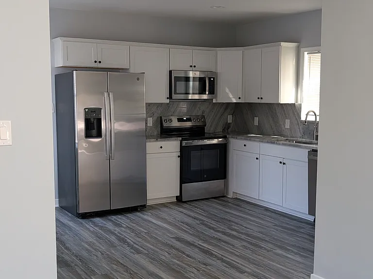 1613 Monteiro Ave — Photo 15