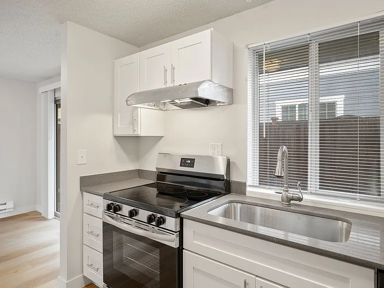 Kingswood Townhome Apartments — Photo 13