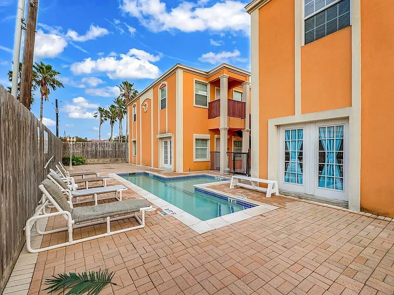 102 E Capricorn Dr #B2 — Photo 13