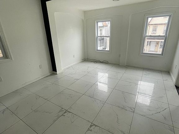 4th image of 528 Norwood St Floor 2