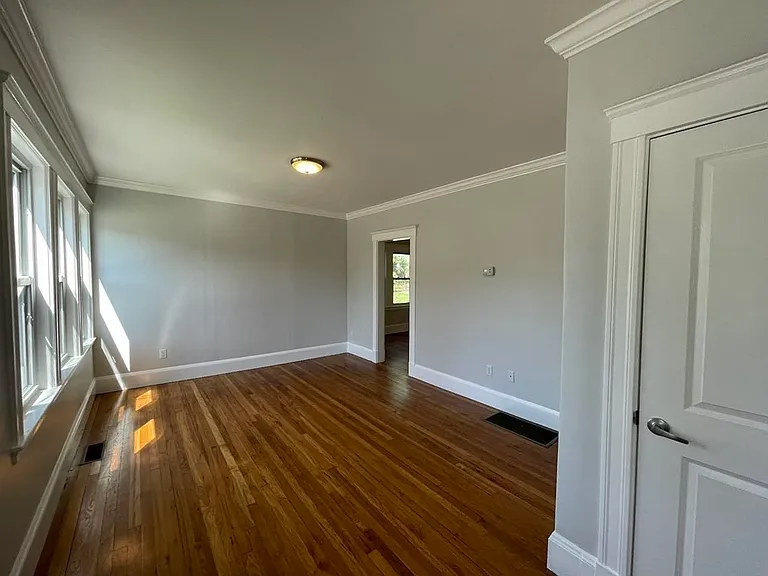 48 Lexington St — Photo 7